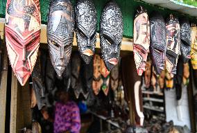 COTE D'IVOIRE-ABIDJAN-HANDICRAFT MARKET