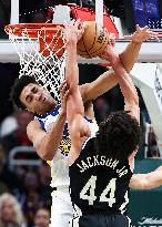 (SP)U.S.-MILWAUKEE-BASKETBALL-NBA-BUCKS VS WARRIORS