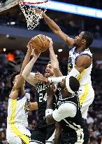 (SP)U.S.-MILWAUKEE-BASKETBALL-NBA-BUCKS VS WARRIORS