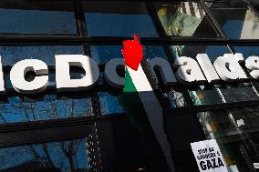 Mcdonald's Occupied By Pro-Palestinians - Toulouse