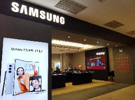 A Samsung Electronics Store in Yichang