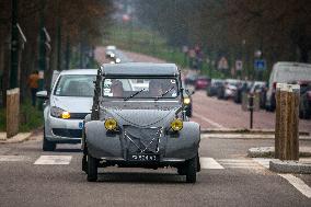 The 2024 Winter Paris Crossing In Vintage Vehicles