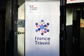 Catherine Vautrin visits the France Travail agency - Guyancourt