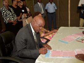 BOTSWANA-MOSHUPA-PRESIDENT-GENERAL ELECTIONS-REGISTRATION