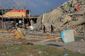 MIDEAST-GAZA-DEIR EL-BALAH-ISRAEL-ATTACKS-AFTERMATH
