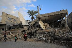 MIDEAST-GAZA-DEIR EL-BALAH-ISRAEL-ATTACKS-AFTERMATH