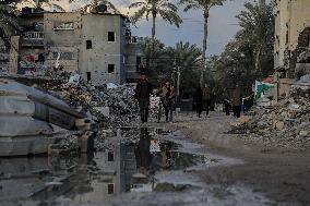 MIDEAST-GAZA-DEIR EL-BALAH-ISRAEL-ATTACKS-AFTERMATH