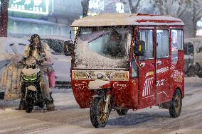 Heavy Snow Hit Anyang