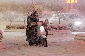 Heavy Snow Hit Anyang