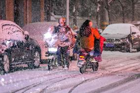 Heavy Snow Hit Anyang