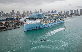 World’s Largest Ship 'Icon Of The Seas' - Miami