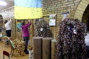 Making camouflage nets in Vyshneve