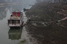 Snowless Winter In Kashmir