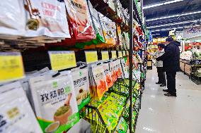 Customers Shop at A Supermarket in Qingzhou