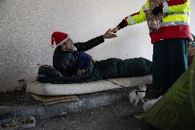 Winter Marauding For The Homeless - Rochefort