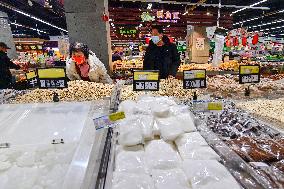 Customers Shop at A Supermarket in Qingzhou