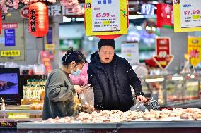 Customers Shop at A Supermarket in Qingzhou