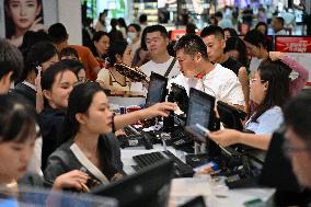 Xinhua Headlines: Chinese economy beats growth target with GDP reaching record high