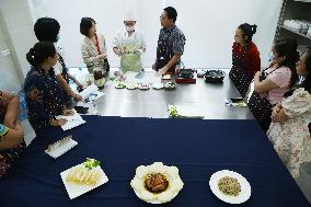 MYANMAR-YANGON-CHINESE CULINARY SKILLS-LEARNING