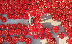 A Lantern Workshop in Haian