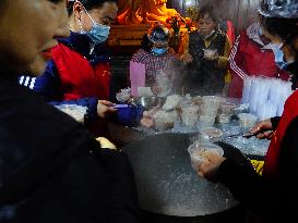 People Receive The BUDDHA PORRIDGE in Yichang