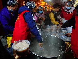 People Receive The BUDDHA PORRIDGE in Yichang