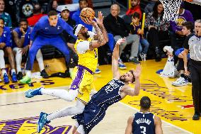 (SP)U.S.-LOS ANGELES-BASKETBALL-NBA-LAKERS VS MAVERICKS