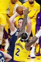 (SP)U.S.-LOS ANGELES-BASKETBALL-NBA-LAKERS VS MAVERICKS