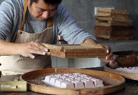(MASTER OF CRAFTS)CHINA-SHANGHAI-ZHUANG RICE CAKE-INHERITOR (CN)
