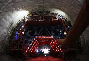 High-speed Rail Tunnel Construction in Jiujiang
