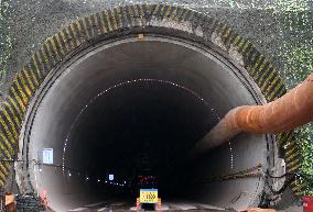 High-speed Rail Tunnel Construction in Jiujiang