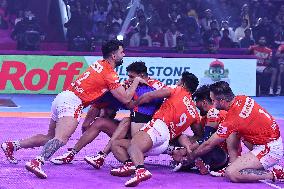 Dabang Delhi Vs Gujarat Giants Pro Kabaddi League In Jaipur