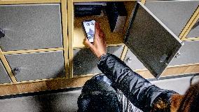 Illustration - Student Puts Her Phone In A Locker Before Class - Rotterdam