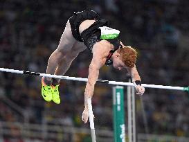 Canadian Pole Vault Champion Shawn Barber Dies At 29