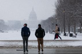 Snowy day in Washington, DC