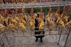 People Air Dry Cured Chicken in Meishan