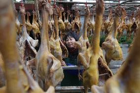 People Air Dry Cured Chicken in Meishan
