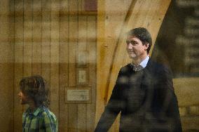 Trudeau Visits Nunavut - Canada