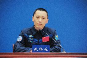 CHINA-BEIJING-SHENZHOU-16-TAIKONAUTS-MEETING THE PRESS (CN)