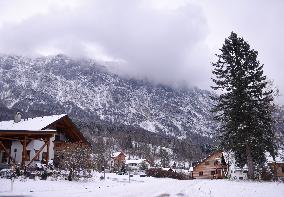 AUSTRIA-STEINBACH-SNOW-SCENERY