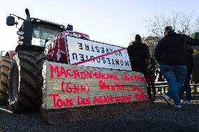 Farmers Block A64 Motorway - South Of Toulouse