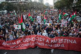 70.000 People Demonstrate In Solidarity With The Palestinian People In Barcelona