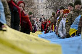 Longest flag signed by military in Lviv