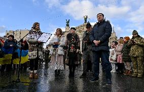 Longest flag signed by military in Lviv