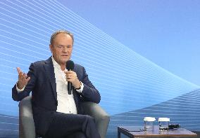 Volodymyr Zelenskyy and Donald Tusk meet with students in Kyiv