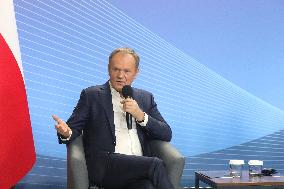 Volodymyr Zelenskyy and Donald Tusk meet with students in Kyiv