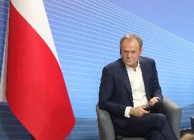 Volodymyr Zelenskyy and Donald Tusk meet with students in Kyiv