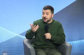 Volodymyr Zelenskyy and Donald Tusk meet with students in Kyiv