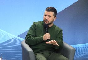 Volodymyr Zelenskyy and Donald Tusk meet with students in Kyiv