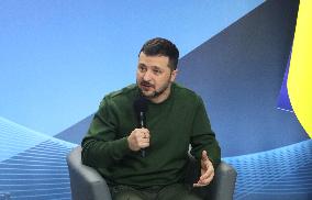 Volodymyr Zelenskyy and Donald Tusk meet with students in Kyiv